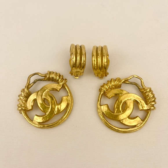 CHANEL Earrings Gold Tone 93P - Picture 5 of 6